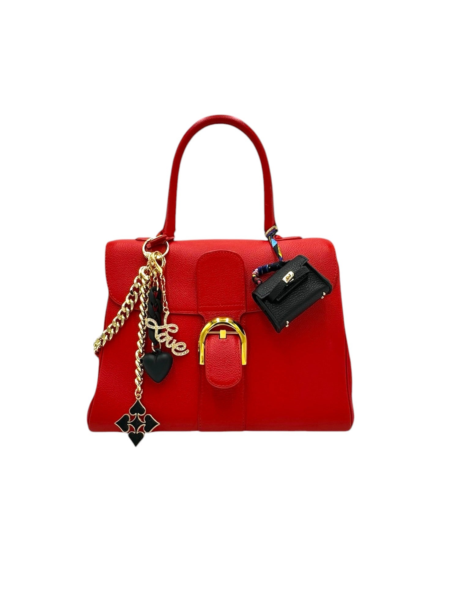 Add a touch of romance with this gold love script charm. The intricate design and shimmering finish bring a warm and elegant glow, perfect for expressing affection and appreciation.