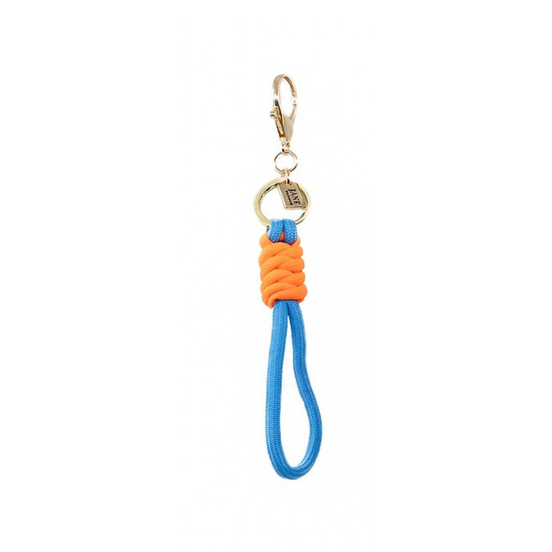 Finish your look with this blue and orange knotted cord. Its vibrant colours and intricate design represent harmony and trust, making it a meaningful complement to your charm.