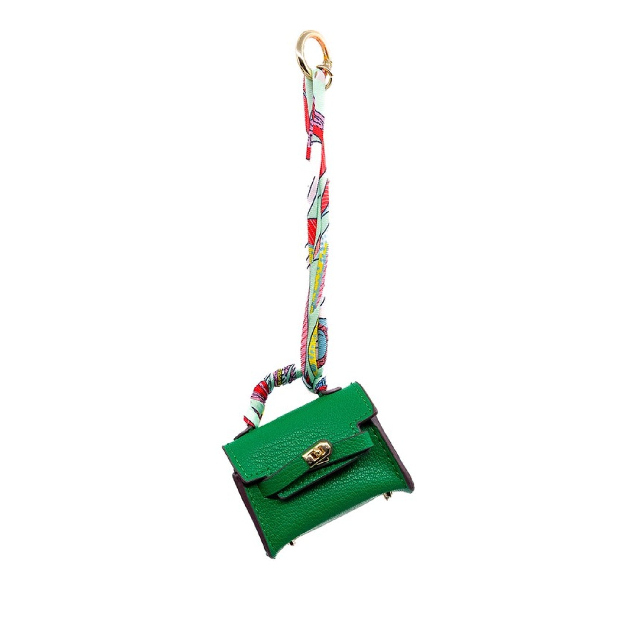 This luxurious green mini Birkin-inspired bag charm adds a touch of elegance to your accessories. Its classic design and rich hue make it a versatile addition to any ensemble. Not just a charm, it doubles as a stylish AirPod holder, combining fashion with functionality.