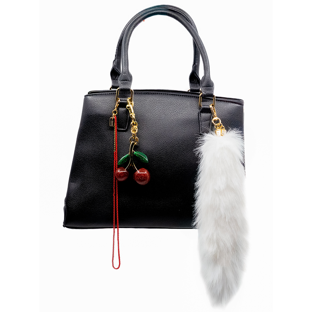 Complement your accessories with this vibrant red box chain. Its sleek design and bold colour make it a versatile addition, ideal for adding a pop of colour and texture to your bag. A perfect way to tie your ensemble together with style.